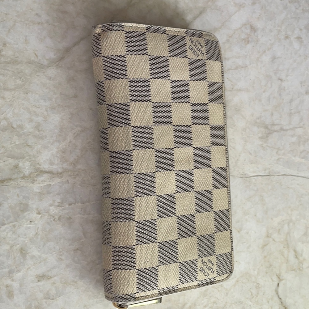 Louis Vuitton zipper wallet